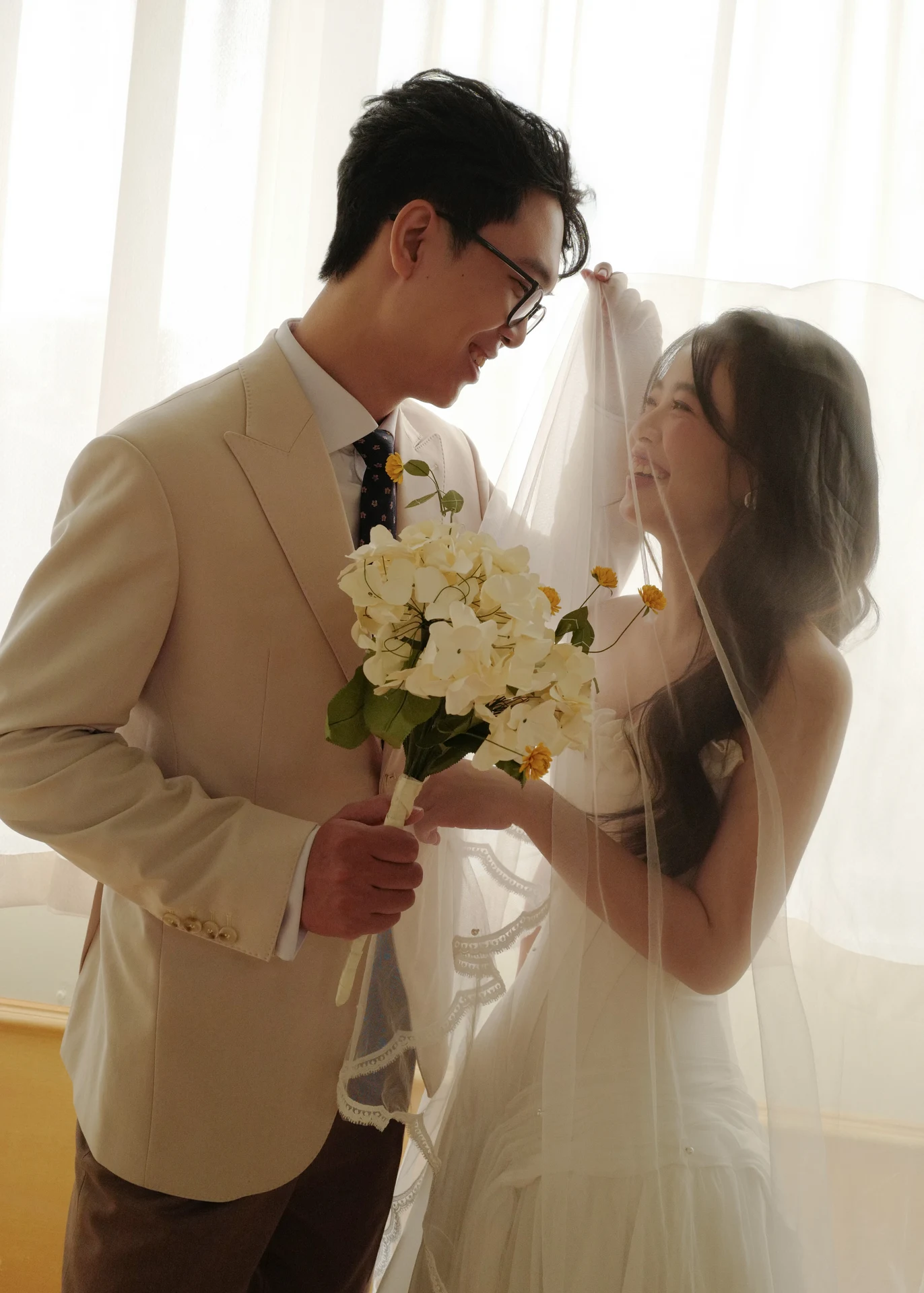 Hoàng và Phương dưới tấm voan cưới